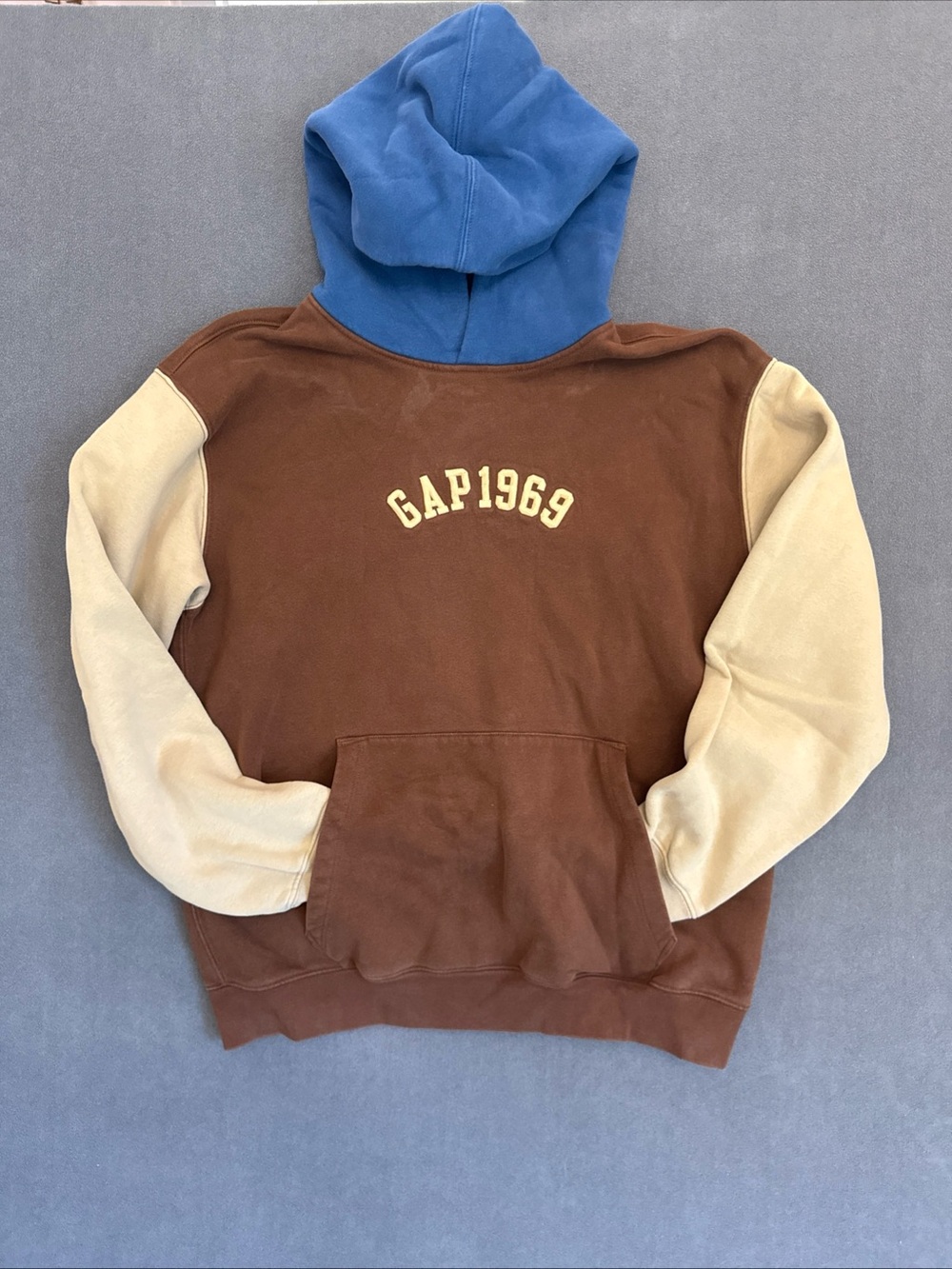 GAP Colorblock Hooded Seatshirt in Brown/Blue/Cream Size Medium